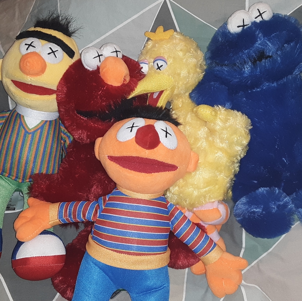 Kaws uniqlo Sesame Street Plush lot of 5